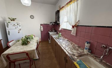 Casa 3 ambientes en Venta con cochera y Local en Wilde Avellaneda