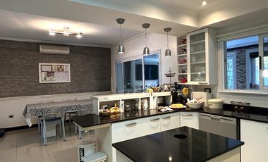 Casa en  Barrancas de Guido.  Quilmes