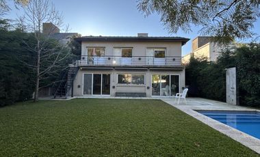 Casa en  Barrancas de Guido.  Quilmes