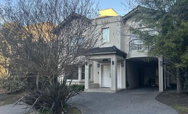 Casa en  Barrancas de Guido.  Quilmes