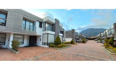 CASA ARRIENDO COTA CONJUNTO CERRADO $ 4.800.000