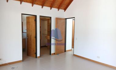 Arriendo casa ubicada en el municipio de La Ceja, Antioquia.