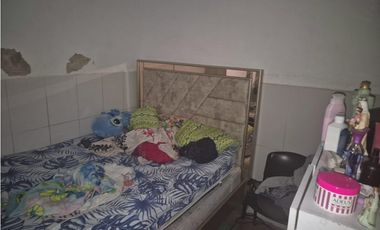 SE VENDE CASA  BARRIO LA PAZ, FLORIDABLANCA - POR LA 200