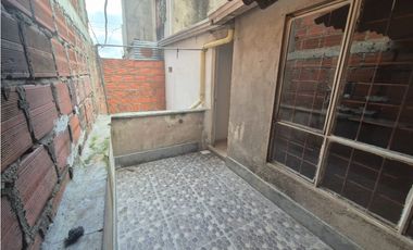 SE VENDE CASA  BARRIO LA PAZ, FLORIDABLANCA - POR LA 200