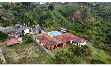 Finca independiente para la venta en Altagracia, Pereira !!!