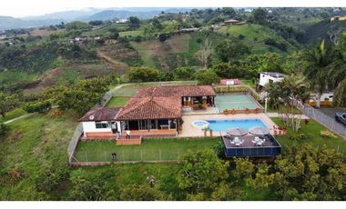 Finca independiente para la venta en Altagracia, Pereira !!!