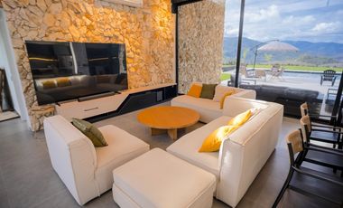 Venta casa campestre en Sopetrán de lujo, nueva y con vista panorámica