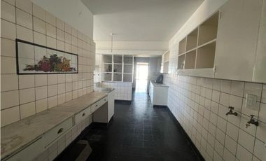 ALQUILER- DEPARTAMENTO 4 DORMITORIOS- CENTRO