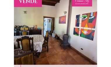 Casa en venta sobre avenida