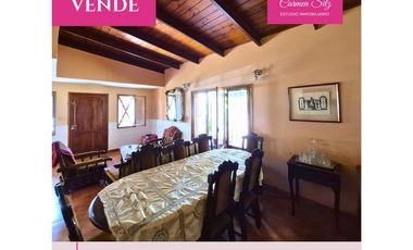 Casa en venta sobre avenida