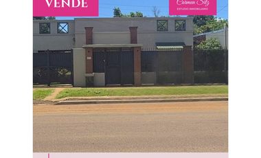Casa en venta sobre avenida