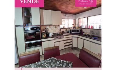 Casa en venta sobre avenida