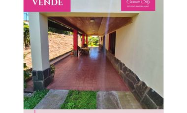 Casa en venta sobre avenida