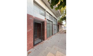 Departamento 4 amb. con balcón a la calle - Chaco y Moreno