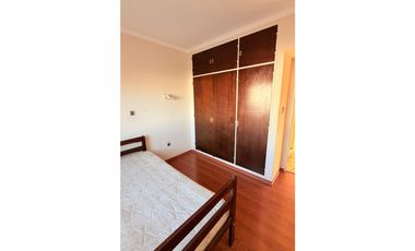 Departamento 4 amb. con balcón a la calle - Chaco y Moreno