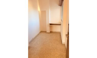 Departamento 4 amb. con balcón a la calle - Chaco y Moreno