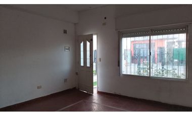 Alquilo casa en Merlo Norte