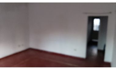 Alquilo casa en Merlo Norte