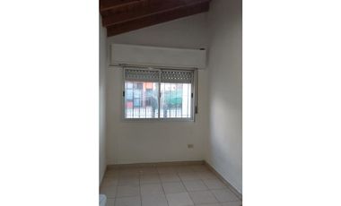 Alquilo casa en Merlo Norte