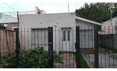 Alquilo casa en Merlo Norte