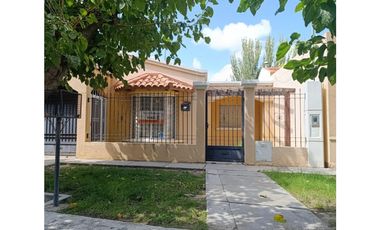 VENTA HERMOSA CASA CON QUINCHO- B° EL TREBOL, SAN MARTIN (CENTRO), MZA