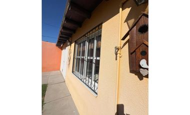 VENTA HERMOSA CASA CON QUINCHO- B° EL TREBOL, SAN MARTIN (CENTRO), MZA