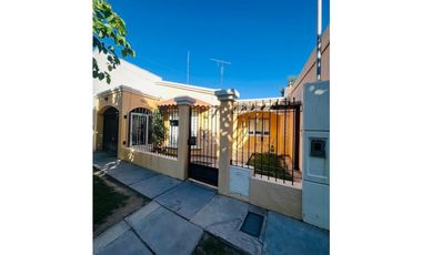 VENTA HERMOSA CASA CON QUINCHO- B° EL TREBOL, SAN MARTIN (CENTRO), MZA