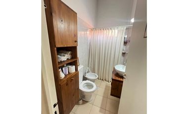 VENTA HERMOSA CASA CON QUINCHO- B° EL TREBOL, SAN MARTIN (CENTRO), MZA