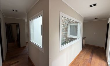 Casa con cuatro dormitorios piscina y quincho a la venta en Smithfield