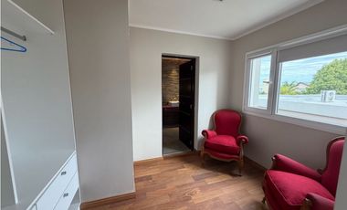 Casa con cuatro dormitorios piscina y quincho a la venta en Smithfield