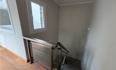 Casa con cuatro dormitorios piscina y quincho a la venta en Smithfield