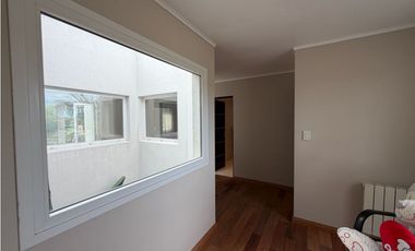 Casa con cuatro dormitorios piscina y quincho a la venta en Smithfield