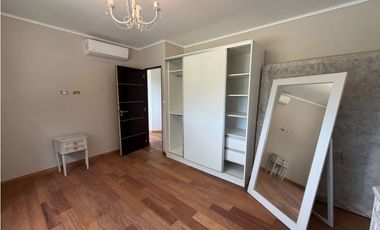 Casa con cuatro dormitorios piscina y quincho a la venta en Smithfield