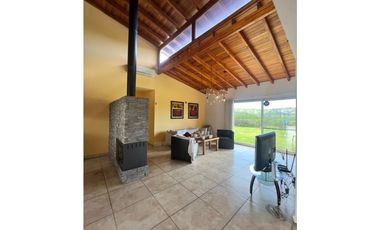 CASA MODERNA EN CHACRAS DE LA GRANJA DE SAN ANTONIO DE ARREDONDO