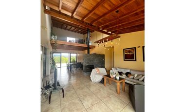 CASA MODERNA EN CHACRAS DE LA GRANJA DE SAN ANTONIO DE ARREDONDO