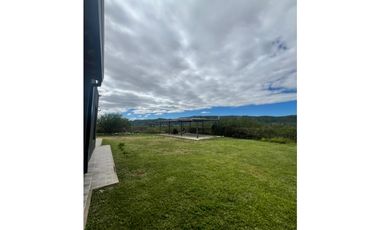 CASA MODERNA EN CHACRAS DE LA GRANJA DE SAN ANTONIO DE ARREDONDO