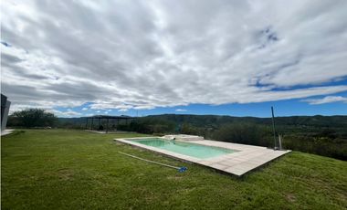 CASA MODERNA EN CHACRAS DE LA GRANJA DE SAN ANTONIO DE ARREDONDO