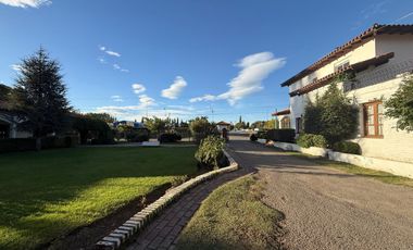 Ubicación estratégica sobre Avenida Mosconi (ex Ruta 22)