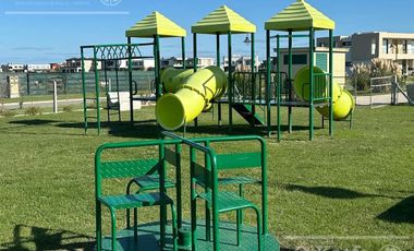 Casa en venta a estrenar de cuatro ambientes sobre un lote central en Villalobos - Pueblos del Plata