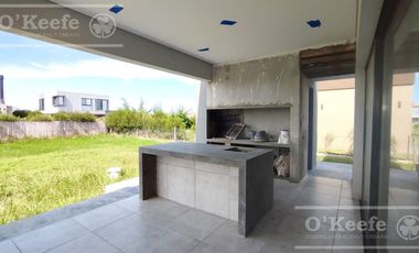 Casa en venta a estrenar de cuatro ambientes sobre un lote central en Villalobos - Pueblos del Plata