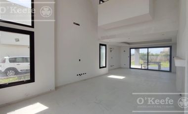 Casa en venta a estrenar de cuatro ambientes sobre un lote central en Villalobos - Pueblos del Plata