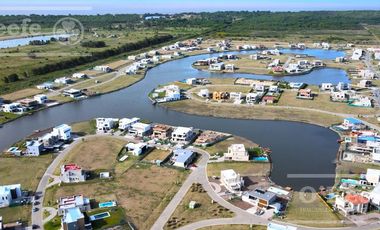 Casa en venta a estrenar de cuatro ambientes sobre un lote central en Villalobos - Pueblos del Plata