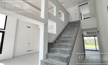 Casa en venta a estrenar de cuatro ambientes sobre un lote central en Villalobos - Pueblos del Plata