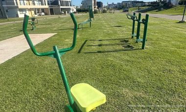 Casa en venta a estrenar de cuatro ambientes sobre un lote central en Villalobos - Pueblos del Plata