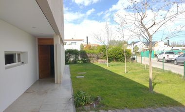 Casa en  alquiler en Comahue Golf