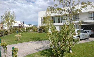 Casa en  alquiler en Comahue Golf