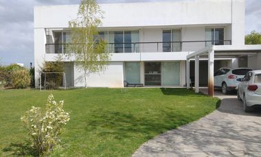 Casa en  alquiler en Comahue Golf
