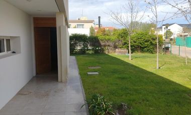 Casa en  alquiler en Comahue Golf