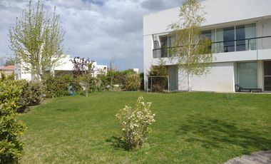 Casa en  alquiler en Comahue Golf