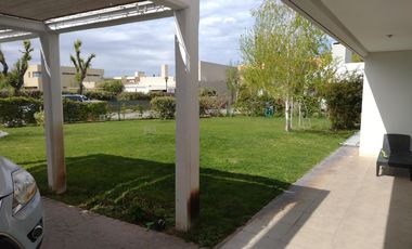 Casa en  alquiler en Comahue Golf